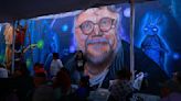 Con mural en Iztapalapa, rinden homenaje a Guillermo del Toro en CDMX