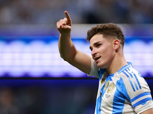 Julián Álvarez vuelve a anotar con Argentina