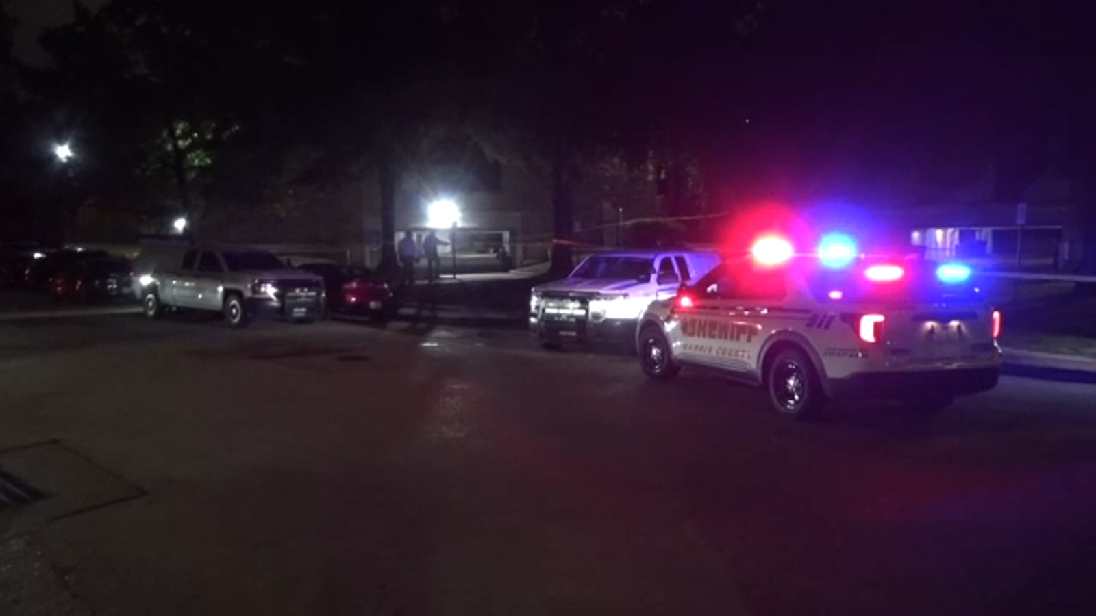 1 juvenile killed, another injured in shooting at NW Harris County apartment complex, sheriff says