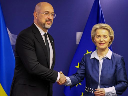 La UE acuerda liberar fondos de Moscú para financiar a Ucrania; Rusia lanza ataque a gran escala