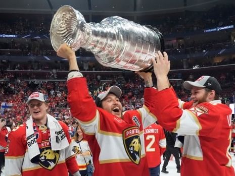 Six Nations, Ont., celebrates as local player Brandon Montour hoists the Stanley Cup | CBC News