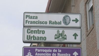 Ayuso y Génova, contra el alcalde de Alpedrete por retirar las placas de Paco Rabal y Asunción Balaguer de las calles