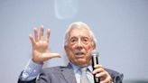 Tras superar el Covid-19, Mario Vargas Llosa toma el sol