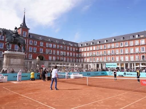 La Plaza Mayor de Madrid se convierte en una pista de tenis por el Open: precio por jugar y cómo reservar la pista