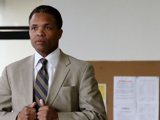 Convicted ex-US Rep. Jesse Jackson Jr. pushing for presidential pardon with help from suburban mayors