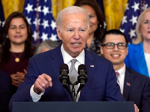 Una semana de noticias migratorias: el plan de Biden para algunos indocumentados, un fallo de la Corte Suprema y permisos de trabajo