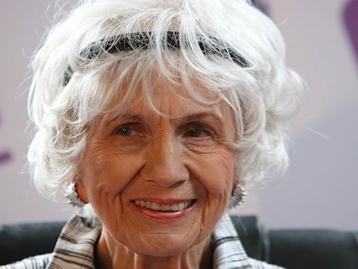 Hija de la escritora Alice Munro revela un oscuro secreto familiar a dos meses de su muerte