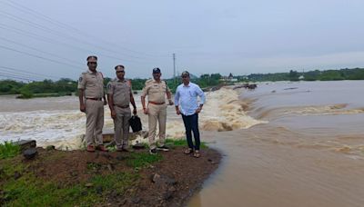Road links between Andhra Pradesh and Telangana cut off due to flash floods