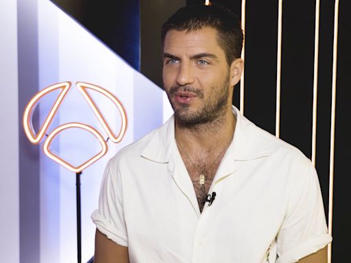 Maxi Iglesias nos da las claves de su personaje en Los artistas: "Yago va de algo que no es, pero lo enseña"