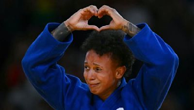 JO 2024 (judo): la belle récompense en bronze pour Amandine Buchard, qui apporte sa 6e médaille à la France