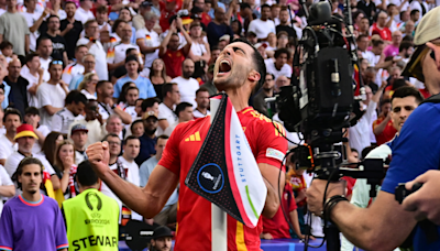Like father, like son! Mikel Merino copies his father's iconic corner flag celebration for Spain at Stuttgart Arena after scoring late winner against Germany to book semi-final spot | Goal.com Australia