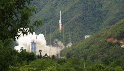 長征三號乙運載火箭今發射 中國首顆中軌寬帶通信衛星升空