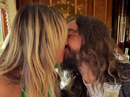 Heidi Klum shares a kiss with husband Tom Kaulitz while on vacation