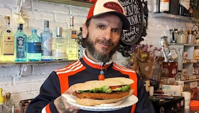 Barcelona buena y barata: la milanesa en bocadillo descomunal de 180 París Café