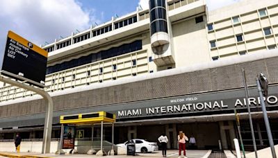 Terror en el aeropuerto de Miami: un hombre acuchilló a una mujer y evacuaron a cientos de pasajeros