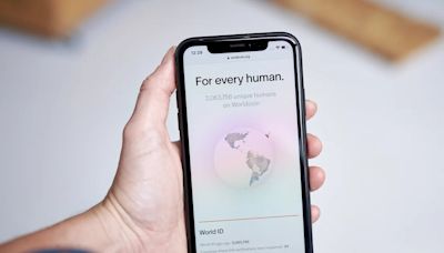Los riesgos ocultos de la controversial app Worldcoin que debes conocer antes de escanear tu iris