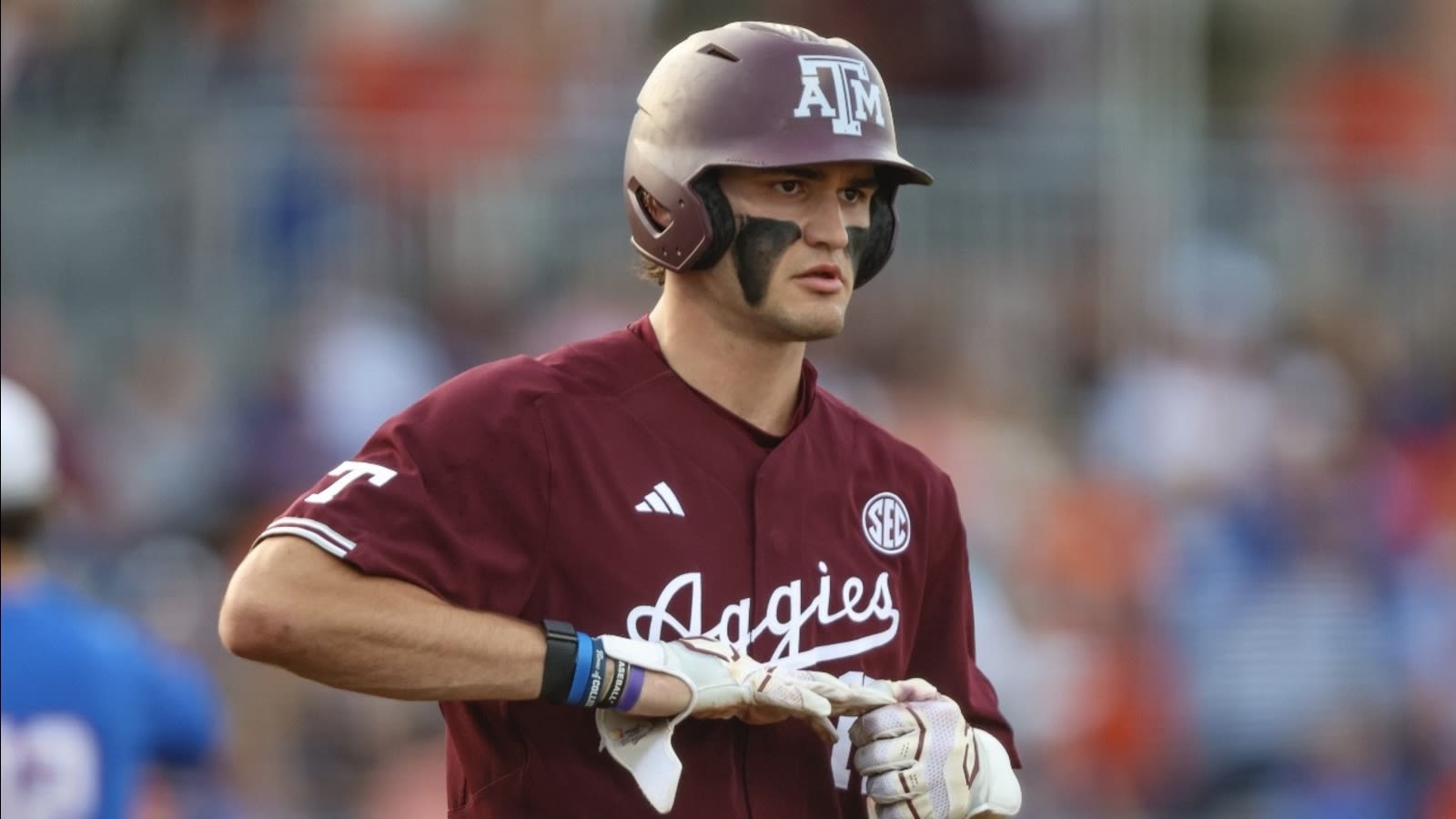 Texas A&M inches closer to Men's College World Series title after dropping Kentucky
