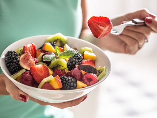 Eating fruit can lower risk of depression later in life, study finds