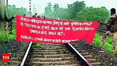 Maoist bandh disrupts railway services on Howrah-Mumbai route | Ranchi News - Times of India