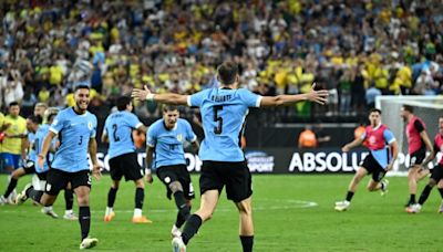 Uruguay tumba a Brasil en penales y va por Colombia en semifinales