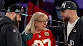 Staying together for your kids, like Donna and Ed Kelce did, is good — if you do it right, a therapist says. Here's how.