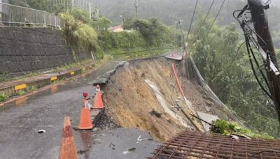 凱米暴雨肆虐！溪頭往杉林溪道路中斷 路基掏空「剩一半」