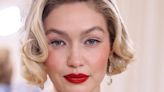 Celebrities are ditching heavy eye-make-up on red carpets
