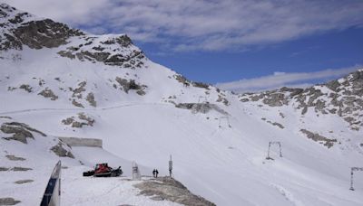 Man Travels To Germany’s Highest Peak, Dies After Getting Struck By Lightning - News18