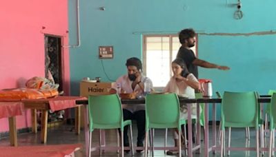 Allu Arjun and Sneha Reddy impress fans by having lunch at dhaba. See pic