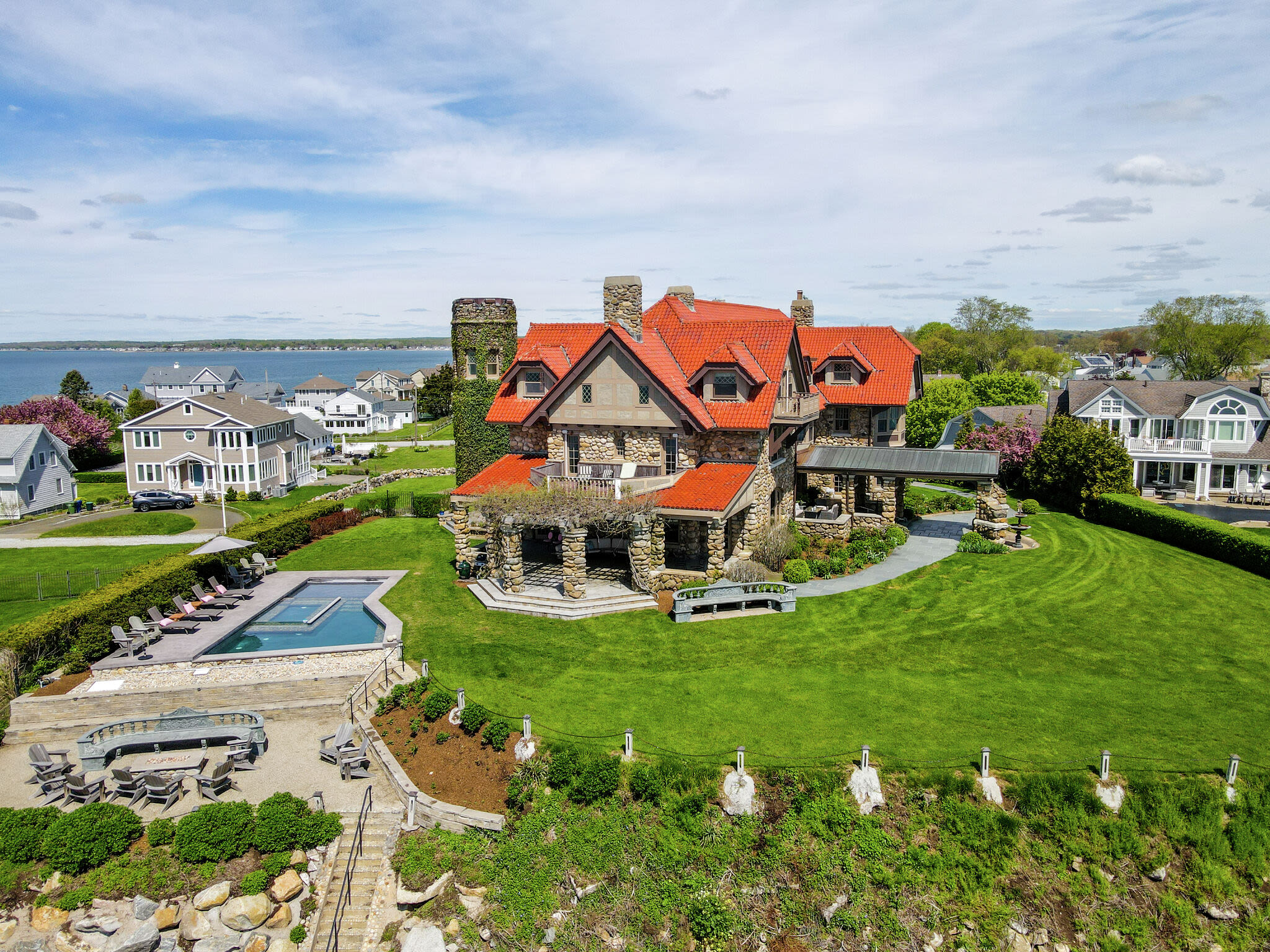 Connecticut's former Ye Castle Inn, visited by Frank Sinatra, listed for $7.7M