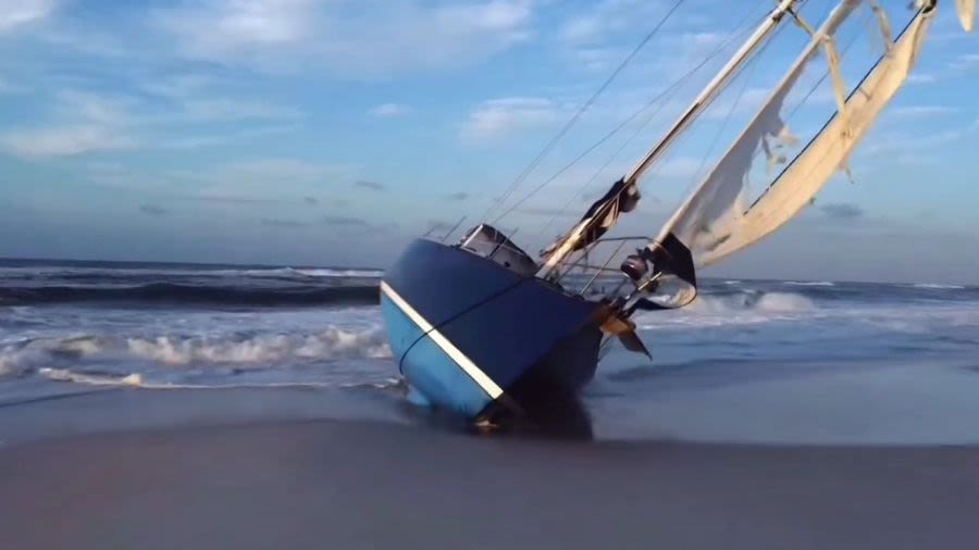 ‘Ghost ship’ washes up on Florida beach