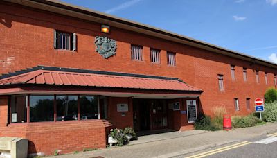 Female prison officer shared over 4,000 texts with inmate court told