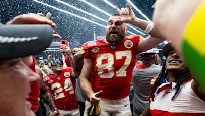 THIS Is How You Can Become An Extra In the Chiefs’ Hallmark Movie Holiday Touchdown: A Chiefs Love Story