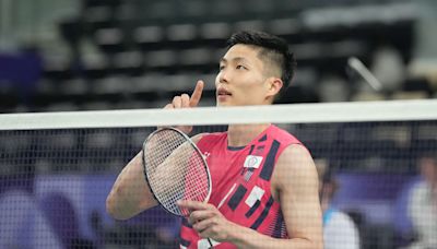 快訊／周天成直落2擊退香港李卓耀 晉級男單16強霸氣怒吼