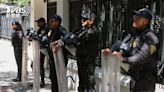 連使館人員都打！厄瓜多警闖墨西哥使館抓人 暴力畫面曝光