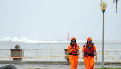 Thousands evacuated as Super Typhoon Krathon approaches Taiwan