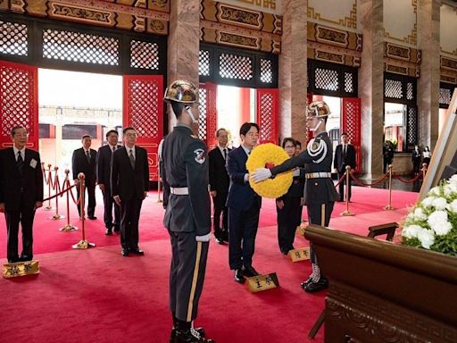 賴總統、蕭副總統向國父暨忠烈殉職人員致祭