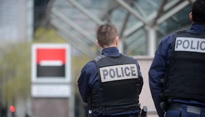 La Policía dispara a un hombre armado con un machete en París que estaba intentando agredirles