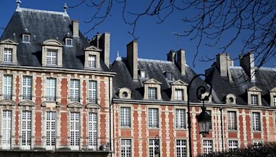 Anne Sinclair : son hôtel particulier Place des Vosges, son penthouse avec vue sur le bois de Boulogne... zoom sur les propriétés de rêve qu'elle a partagées avec DSK