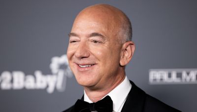 Former owner of Jeff Bezos' 2nd Florida home sues real estate company over the sale. Here's why