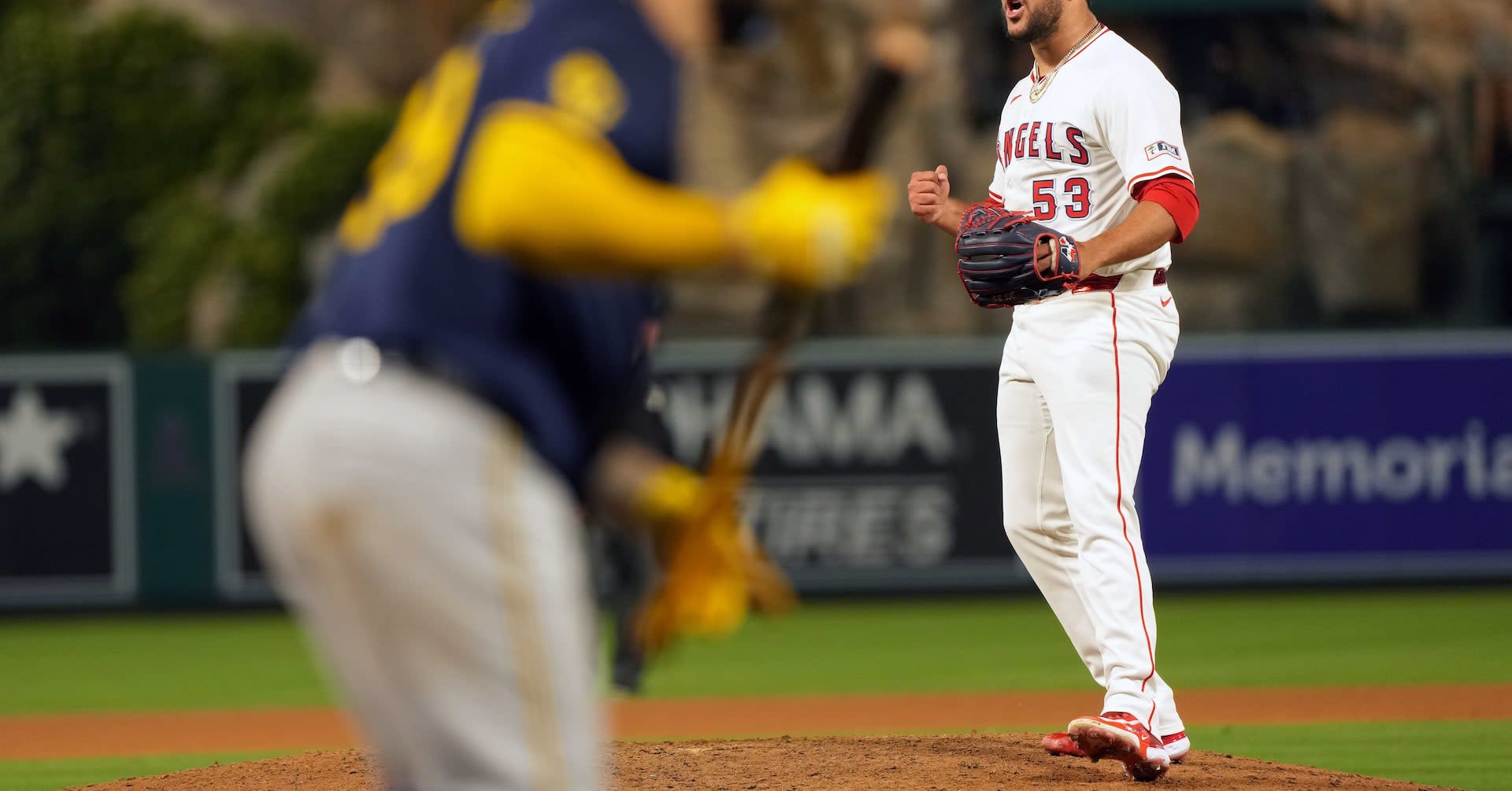 Sal Frelick's defensive gem seals Brewers' win over Angels