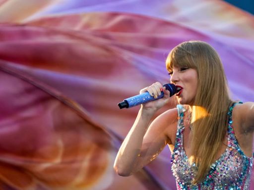 Taylor Swift Calls Out Stadium Workers At Concert - For Good Reason