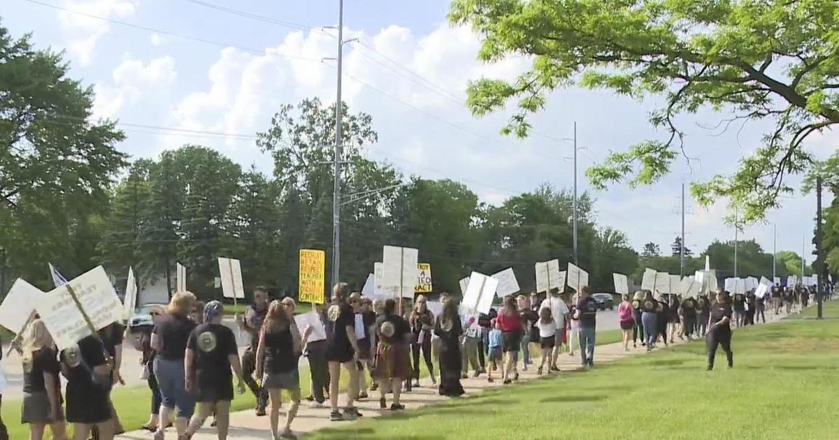 Teachers in Troy School District picketing for new contracts and better pay