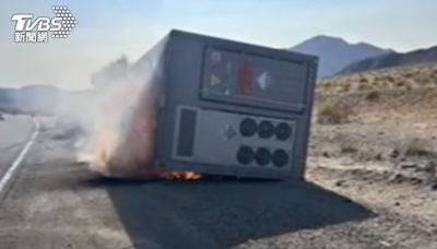 載鋰電池貨車翻覆起火 美公路回堵80公里塞8小時