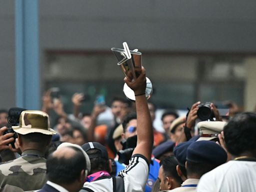 India's World Cup winners meet PM Modi before victory parade