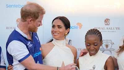 El momento incómodo de Meghan Markle con una mujer que quiso posar con su esposo Harry