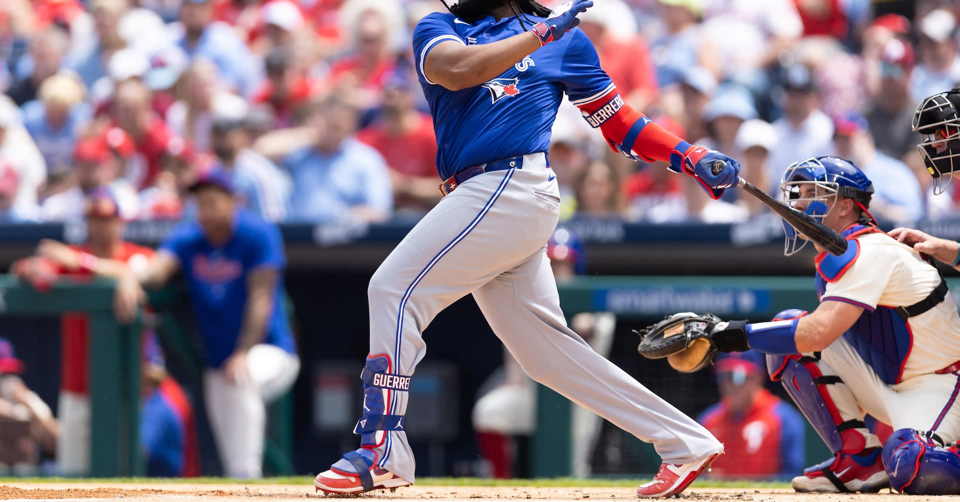 Blue Jays bunch up hits, end Phillies' seven-game winning streak