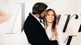 Ben Affleck y Jennifer López se vuelven a casar, ahora con familia y amigos presente