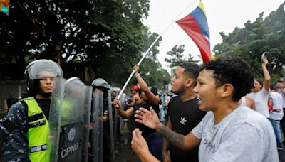“¡Que entregue el poder!”, protestas contra reelección de Maduro; Venezuela retirará personal diplomático de 7 países