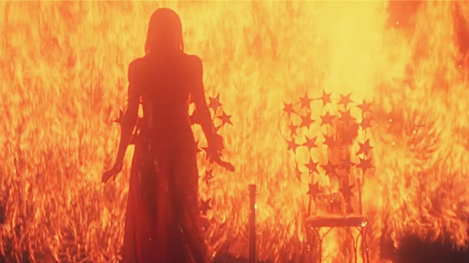 The Firehose Scene In Stephen King's Carrie Caused A Serious, Real-Life Injury - SlashFilm